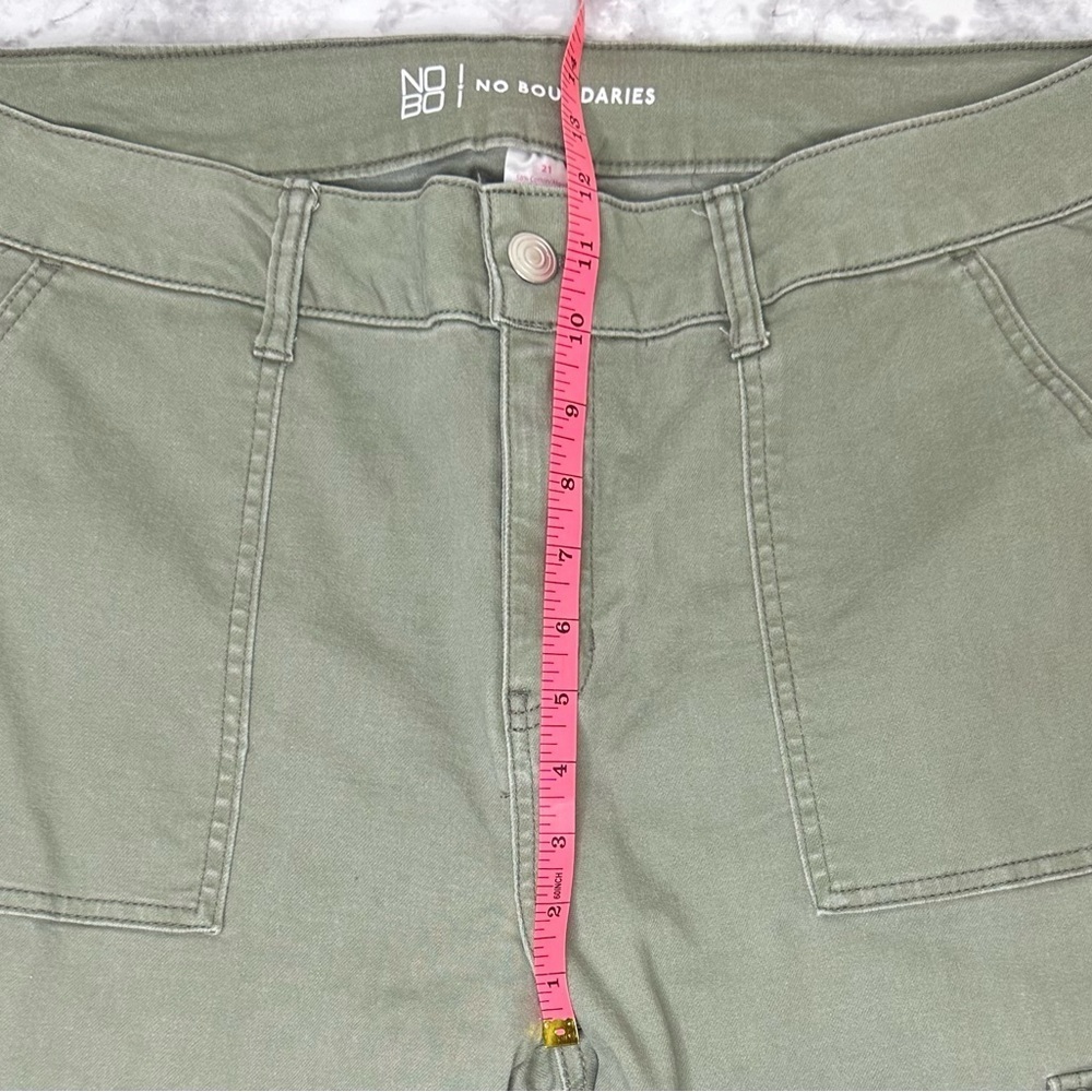 Juniors size 21 No boundaries pants - Picture 8 of 8
